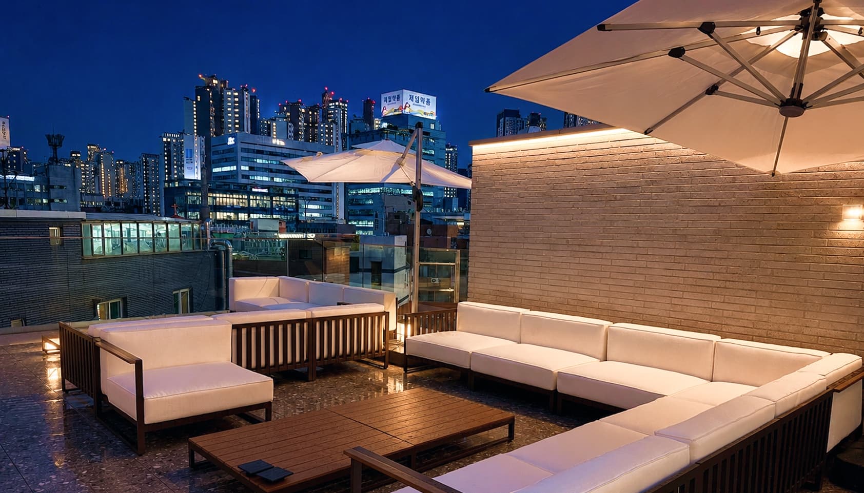 Rooftop lounge